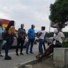 Familiares de uno de los fallecidos en la Penitenciaría esperaban su cadáver ne los exteriores de la morgue.