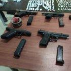 Entre los elementos incautados hay armas, municiones, cigarrillos, celulares, cargadores, entre otras cosas.