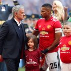Jose Mourinho y Antonio Valencia en su paso por el Manchester United.