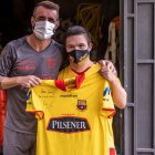 Damián Díaz y su nuevo amigo Jhonny.