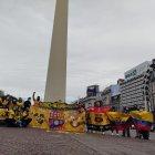 Hinchas de Barcelona en el Obelisco en Buenos Aires.