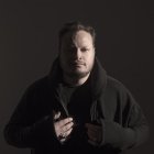 El cantante habló para EXTRA y reveló algunos secretos. Hoy lo hace desde el balcón de su casa.