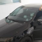 El carro en el que iba la víctima quedó con varios orificios a causa de la balacera.