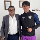 Fernando Gaibor (d) junto a Santiago Morales, gerente del Independiente del Valle.