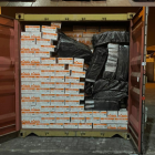 La droga incautada dentro de un contenedor.