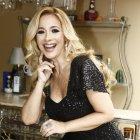 María de los Ángeles Sabaté Morán más conocida como Marián Sabaté, es una presentadora española-ecuatoriana, que se dedica a informar sobre la farándula ecuatoriana desde los años de 1990ECUADOR