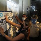 El operativo de clausura se efectuó la noche de este jueves. Participaron gendarmes y funcionarios del Municipio y de la Intendencia de Policía del Guayas.