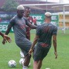 Barcelona y Vélez Sarsfield se enfrentan en el estadio Monumental.