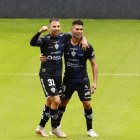 Jonatan Bauman (32) y Brian Montenegro (9) celebran el tanto de los Rayados.