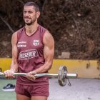 Bruno Piñatares haciendo pesas en el entrenamientos de Barcelona.