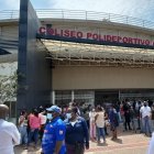 Los familiares y amigos de los reclusos de la Penitenciaría siguen indagando por la suerte de estos luego de la revuelta en la 'Peni'.