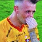 Mientras Damián Díaz lloraba, los hinchas lo aplaudían. La otra cara de la derrota, donde la impotencia se transforma en pesar. El regreso de los hinchas fue durísimo.