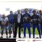 Nelson Tapia (centro y de terno) logró subir al Libertad de Loja a la serie B.