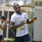 Moisés Caicedo estará en el medio campo de Ecuador ante Chile.