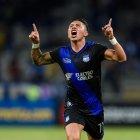 Joao Rojas seguirá en Emelec para la temporada 2022, por ahora está de polémica con Junior Sornoza.



Ecuador's Emelec Joao Rojas celebrates after scoring against Brazil's Cruzeiro during their 2019 Copa Libertadores football match at Mineirao Stadium, in Belo Horizonte, Brazil, on May 8, 2019. / AFP / DOUGLAS MAGNO FBL-LIBERTADORES-CRUZEIRO-EMELEC.