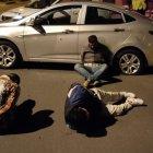 Los sospechosos chocaron contra el bordillo de la calle mientras intentaron escapar.