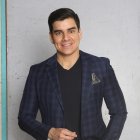 Es presentador del programa Noticias de la mañana de RTS.