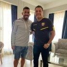 Carlos Alfaro Moreno y Carlos Tévez, antes de la presentación de la camiseta.