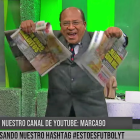 El comentarista deportivo Ufredo Borbor, mejor conocido como La Pepa en su debut como canillita de EXTRA.