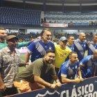 El equipo de Emelec, con su megaportero Jacinto Espinoza.