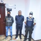 La policía continúa en la búsqueda del compinche del detenido, quien habría manejado la motocicleta.