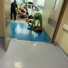 El ambiente se puso tenso en la casa de salud porque los familiares pedían atención.