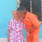 Doña María Etelvina salió premiada con EXTRA y con la calidad de hijo que tiene.