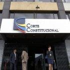 La moción, presentada por la asambleísta Johanna Moreira, fue aprobada con 75 votos a favor, 49 en contra y 11 abstenciones.Quito, 24/junio/2013.- Edificio de la Corte Constitucional. Carlos Silva/Expreso CORTE CONSTITUCIONAL.