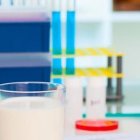 La leche cultivada reemplazará a la leche en polvo y es uno de los alimentos sostenibles.