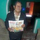 Apenas don  Ángel se enteró que ganó  compartió la buena noticia con su familia. Su hija  Karina lo ayudó a ‘WhatsAppear’.