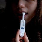 Sale al mercado la primera prueba que usa saliva para detectar el VIH en casa