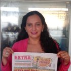 Información, recreación y billete es lo que María encuentra en EXTRA, por eso lo prefiere.