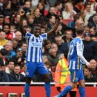 A los 15 minutos del partido, el ecuatoriano marcó un gol que hizo estallar a la hinchada del equipo inglés.