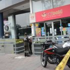 Los tipos ingresaron a este lugar para robar, pero fueron impedidos por la presencia policial.