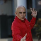 Se considera un hombre familiar y hogareño.