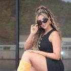 Estudia  

canto desde los 8 años. Es la mayor de tres hermanos.