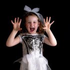 Tanto niños y niñas podrían 'sonarse' a otros. Ellos podrían hacerlo, incluso sin ver maltrato en casa.