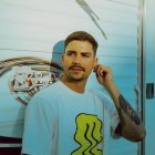 Andrés es un actor y humorista boliviano.