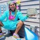 El estadounidense estuvo en Latacunga por un evento de carrera de karts.