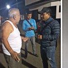 Al sospechoso se le formuló cargos por violación. Fue detenido el viernes. El galeno fue detenido a las 19:00 del sábado. Le dictaron medidas cautelares.