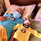 Luciano Macías y su bisnieto Dante, a quien ya se lo imaginó en la alineación del  Barcelona.