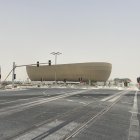 Esta belleza es el estadio ícono Lusail, es el más grande del Mundial Catar 2022. Aquí se jugará la final. Tiene una capacidad para 80.000 personas. Está inspirado en la edad de oro del arte y la artesanía árabe e islámica.