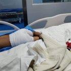 Los glúteos del pequeño permanecen vendados. El niño se encuentra estable.