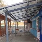 Así quedó el exterior del Municipio de Durán tras la explosión.