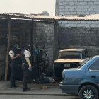 Los agentes policiales acordonaron las zonas donde estaban las víctimas.