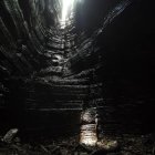 Cuando ingresó a la Cueva de los Tayos, Álvaro Cantos vio una culebra albina no venenosa, un espécimen que es raro de encontrar.