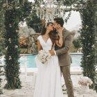 Su historia de amor se inició cuando él le escribió luego de que la cantante regresó de Miss Teen Universe, y se conocieron personalmente cuando la invitó a un concierto.