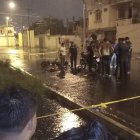 Llovía sobre la ciudad, cuando los sospechosos se enfrentaron a los agentes.