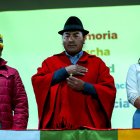 El presidente de la Confederación de Nacionalidades Indígenas del Ecuador (Conaie), Leonidas Iza, habla durante un discurso en la Casa de la Cultura, en Quito (Ecuador).