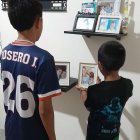 Catorce y nueve años tienen los hijos de Carlos y Jesenia. Los tres meses de su ausencia se les han vuelto eternos.